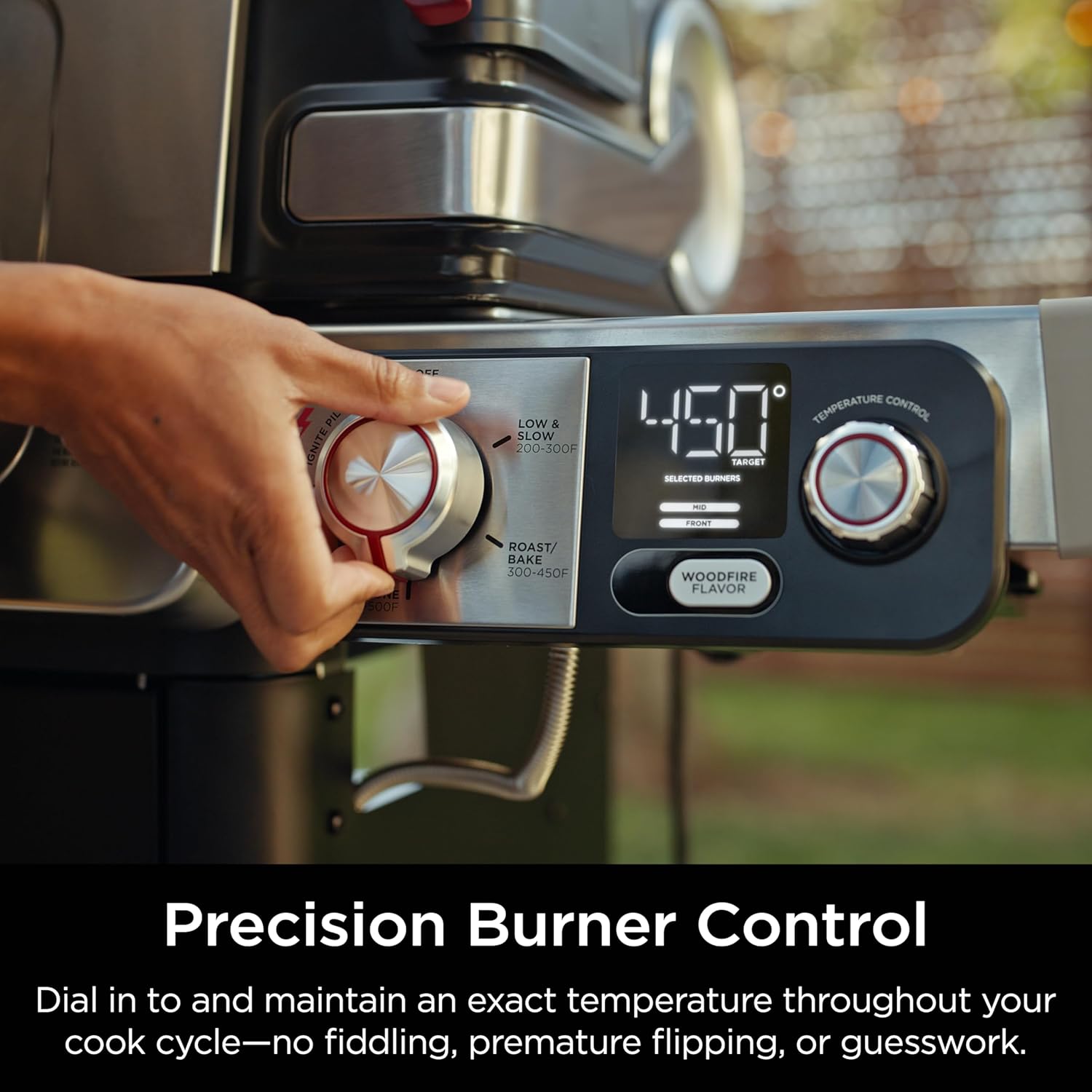 Highlights the oven's ability to maintain an exact temperature throughout cooking and its woodfire flavor feature for enhanced taste.