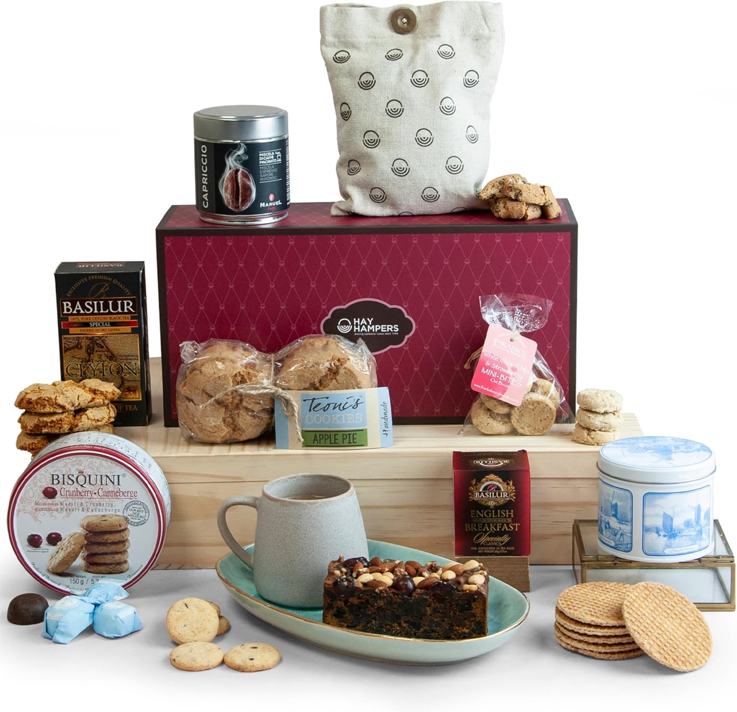 Shows the various food and beverage items included in the product bundle or gift set.