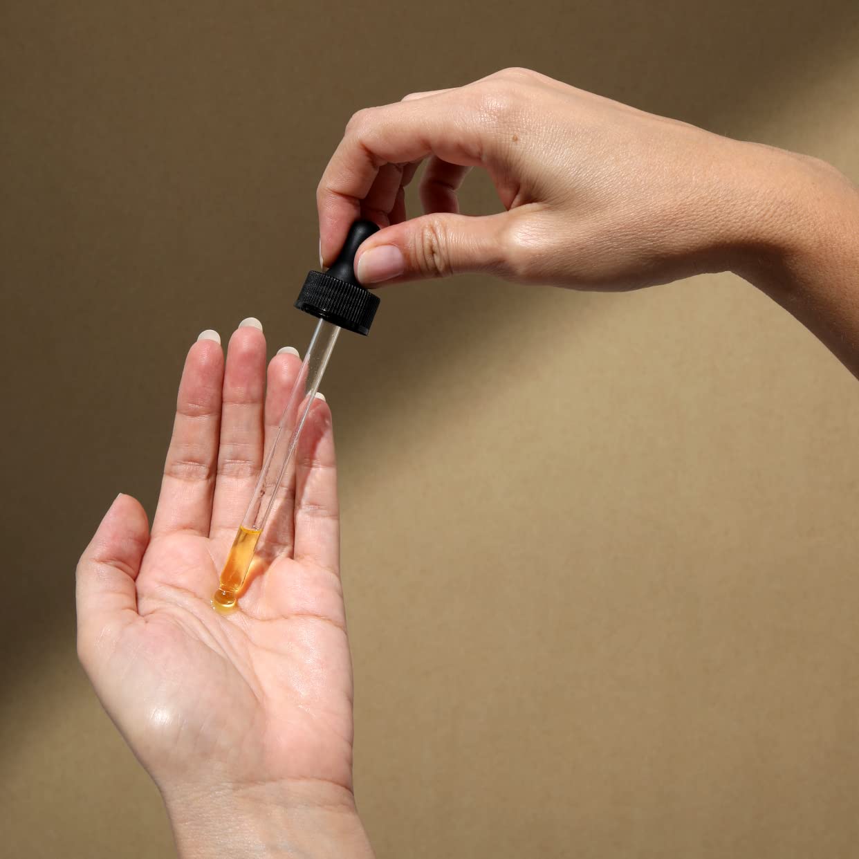 Highlights the product's liquid dropper design, suggesting easy and precise application or dosing.