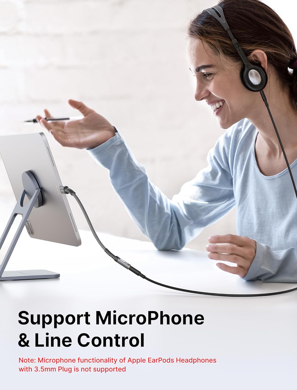 Highlights the product's ability to support a microphone and line control functionality for hands-free communication.