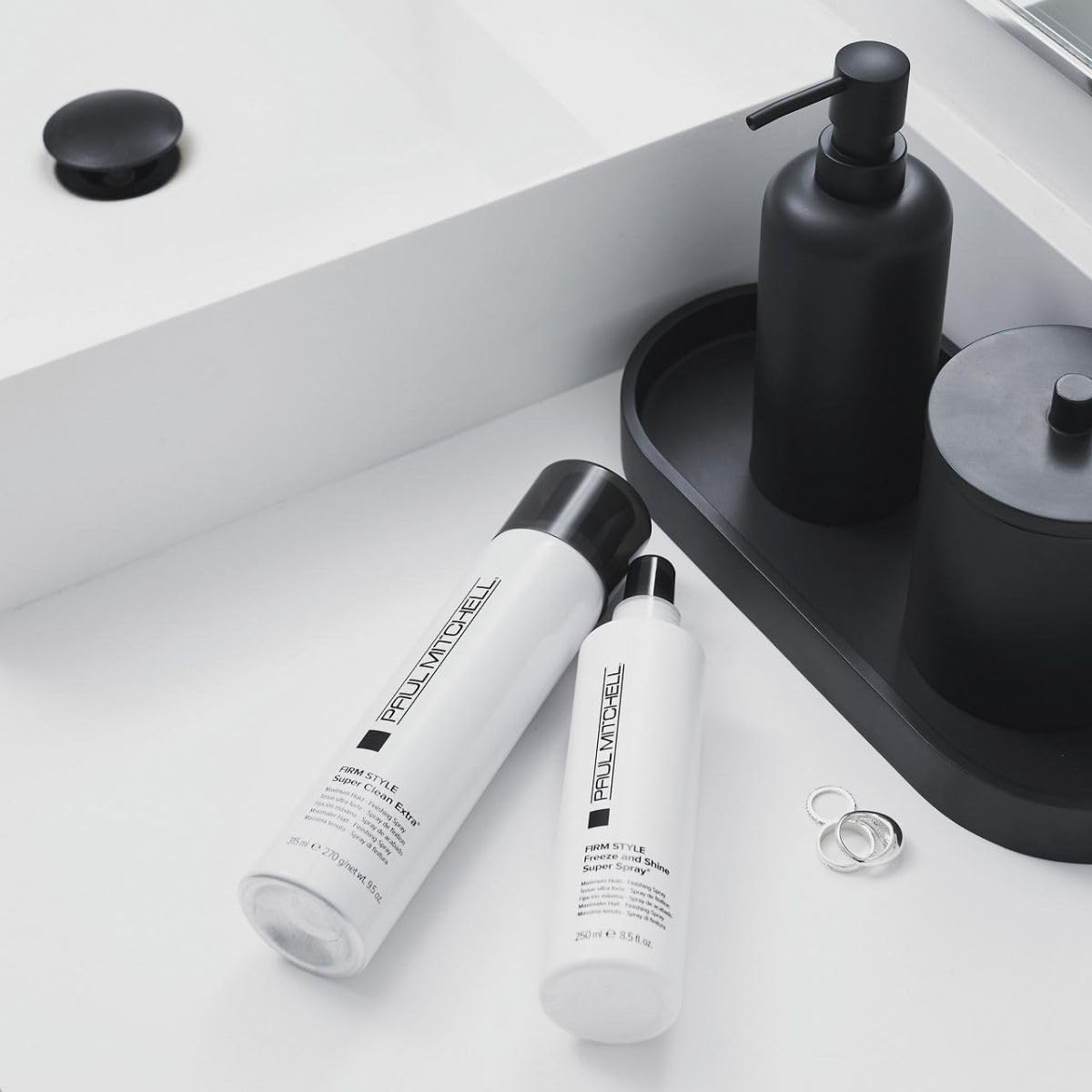 Shows the hair care products included in the set or bundle.