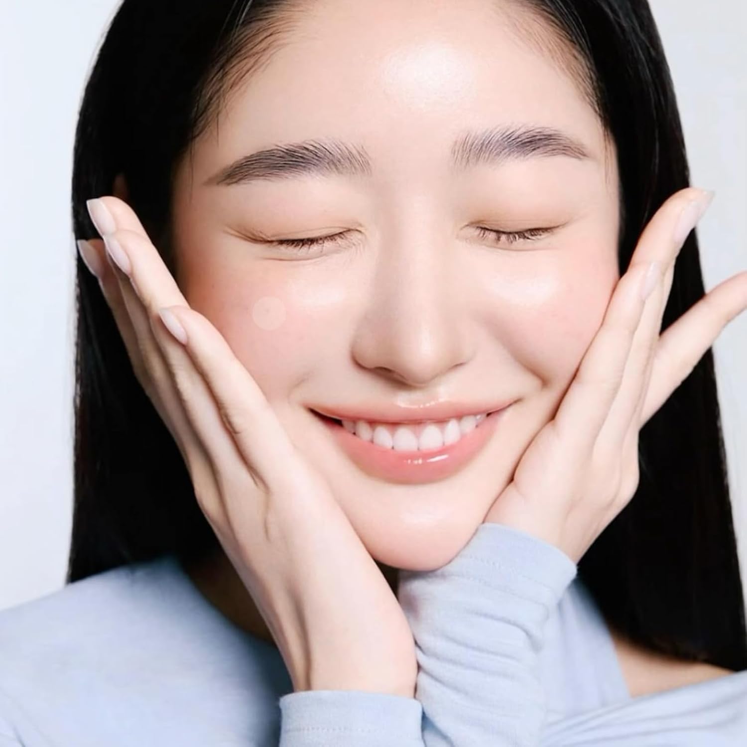 Showcases the product's ability to provide glowing, healthy-looking skin.