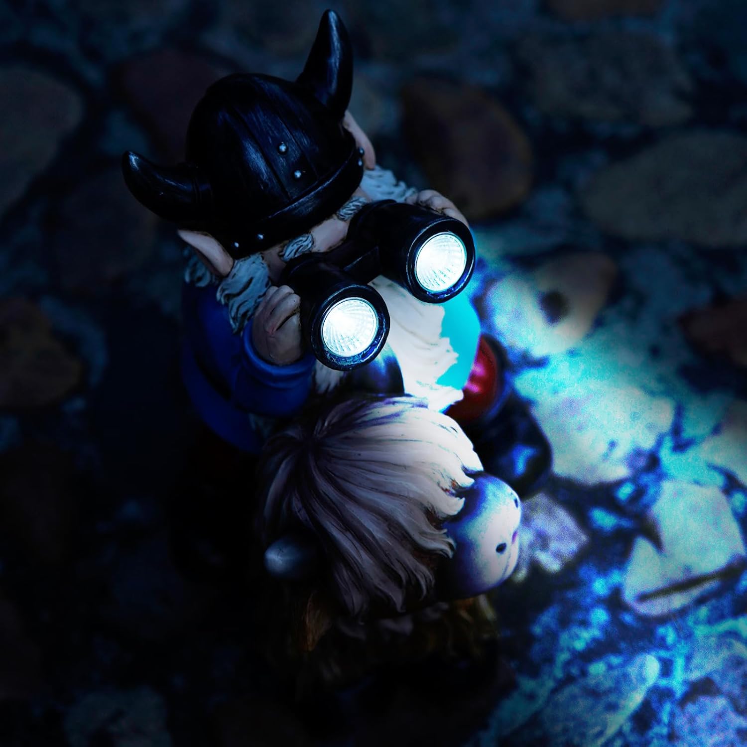Demonstrates the product's powerful lighting capability in dark environments.