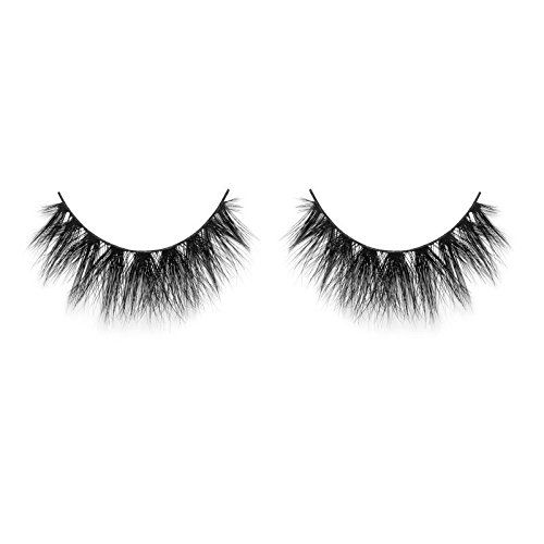 Showcases the dramatic, full appearance of the false eyelashes to emphasize their ability to enhance eye beauty.
