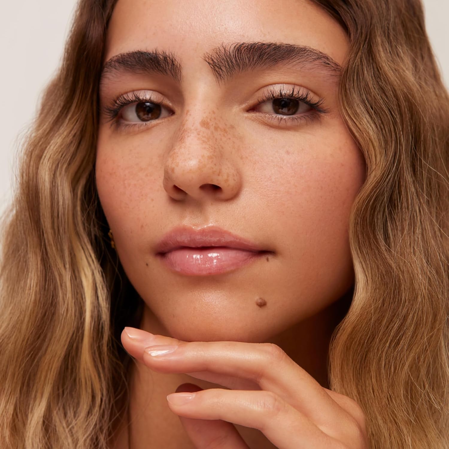 Showcases the product's ability to enhance natural beauty and achieve a fresh-faced, glowing look.