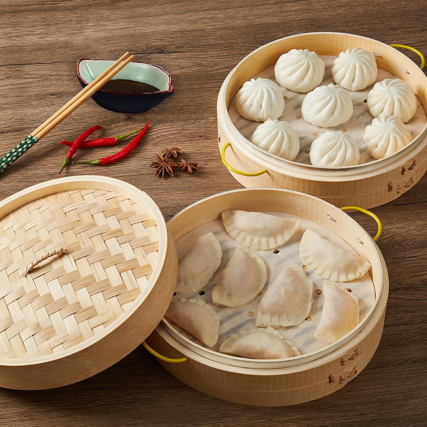 Demonstrates the versatility of the bamboo steamer by showing different types of dumplings that can be prepared. Shows the complete set of bamboo steamers and accompanying accessories like…