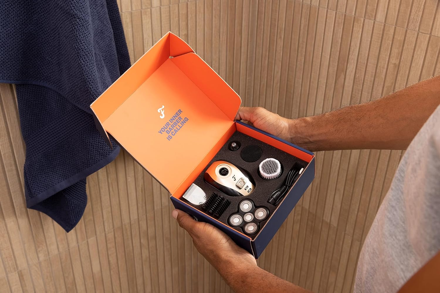 Shows all the components included in the grooming kit, reassuring customers of the product's value and completeness.