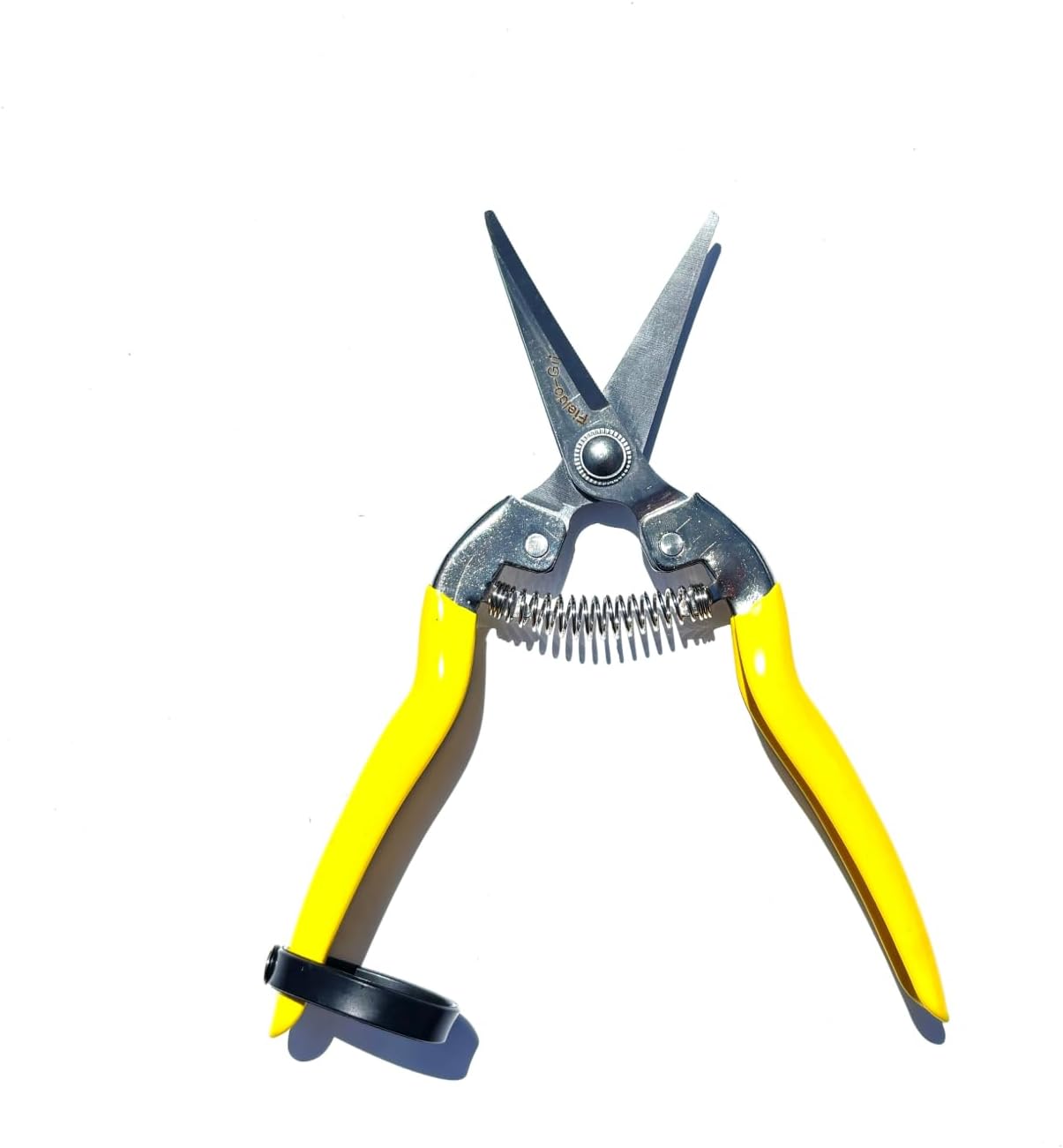 Highlights the spring-loaded mechanism of the scissors, emphasizing ease of use and ergonomic design.