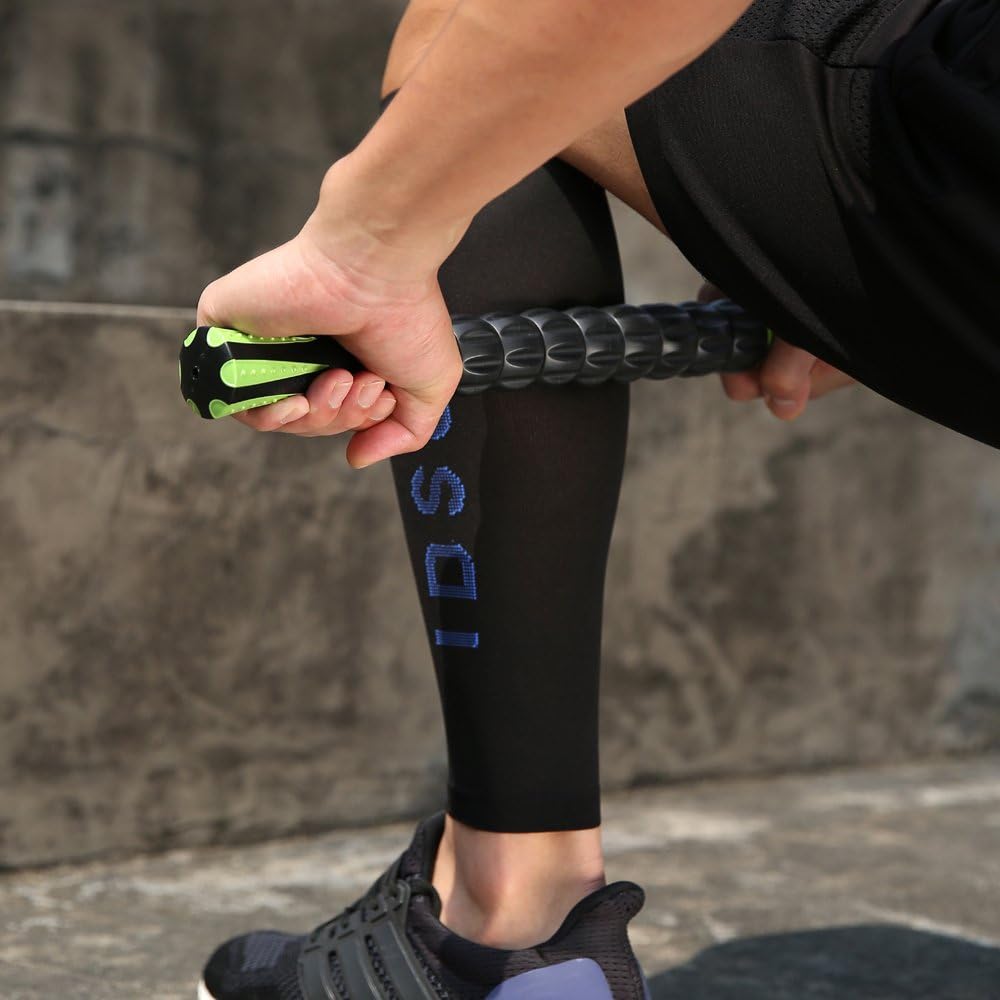 Demonstrates the comfortable and secure grip of the massage roller, highlighting its ease of use during self-massage or recovery sessions.