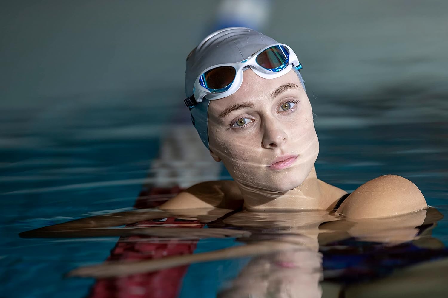 Shows the product being used in a realistic swimming environment to demonstrate its effectiveness and appeal to swimmers.