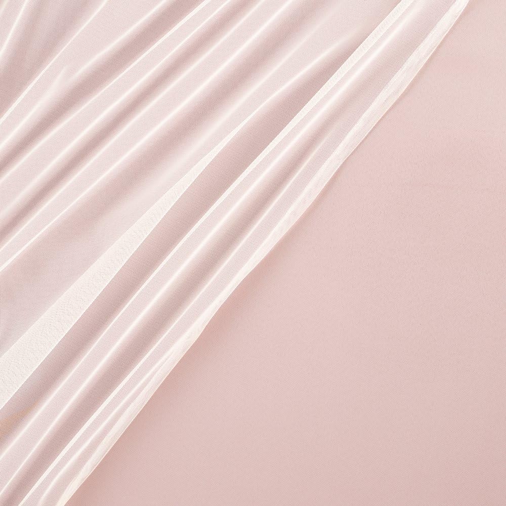 Highlights the smooth, silky texture of the fabric to convey comfort and luxury.
