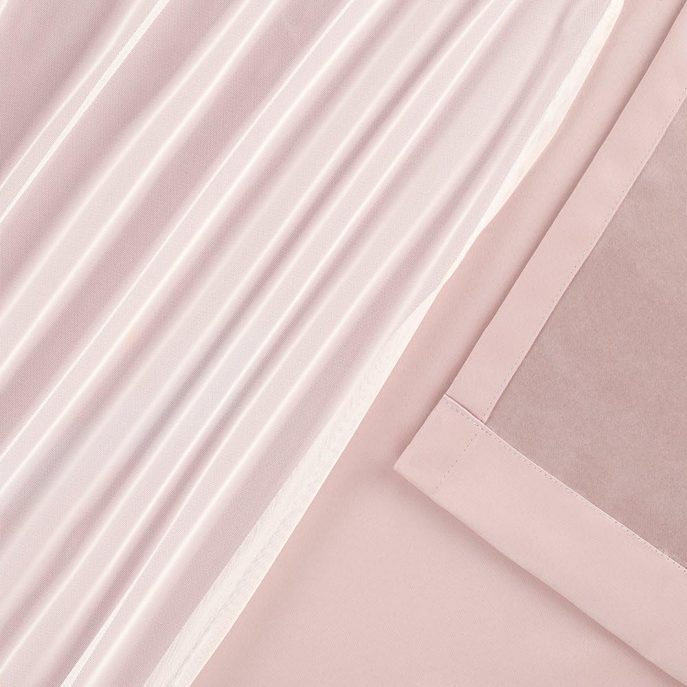 Highlights the soft, smooth texture of the fabric to convey comfort and quality.