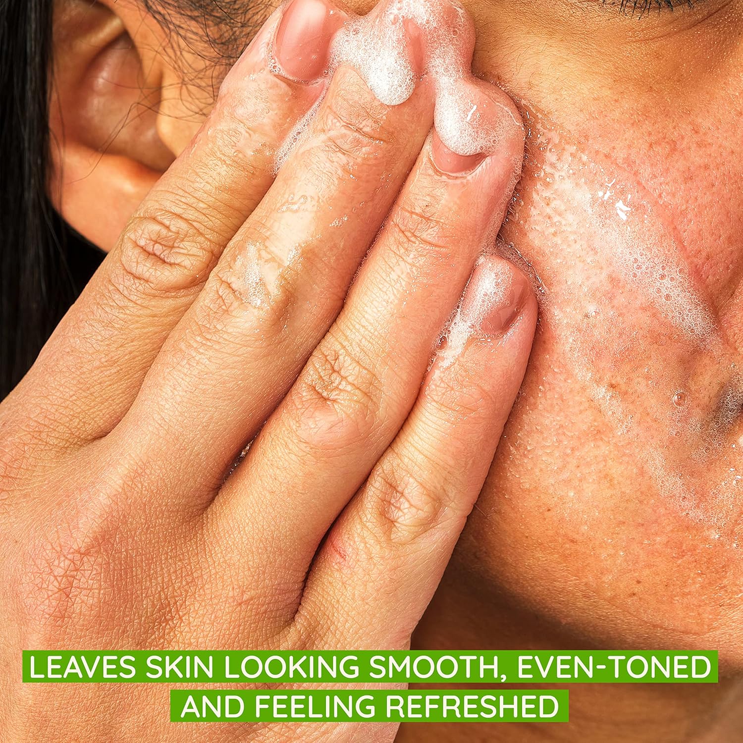 Demonstrates the product's ability to improve skin texture and tone, leaving it looking smooth and refreshed. Highlights the product's effectiveness in creating smooth, even-toned skin that feels…