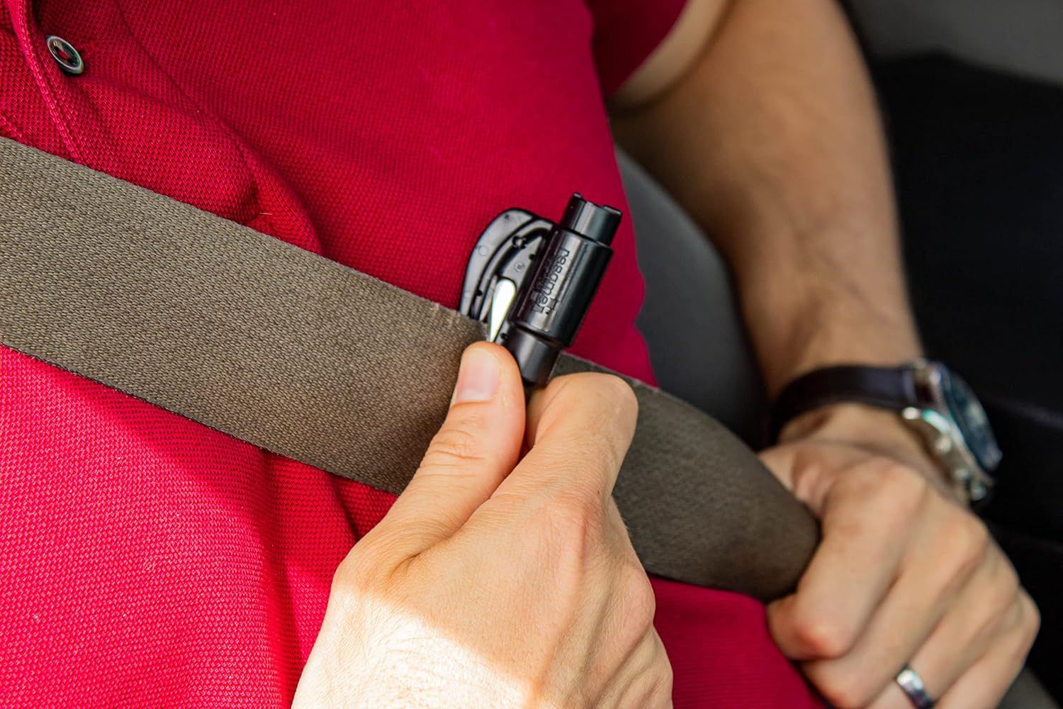 Highlights the product's safety feature of being able to quickly cut a seatbelt in an emergency situation.