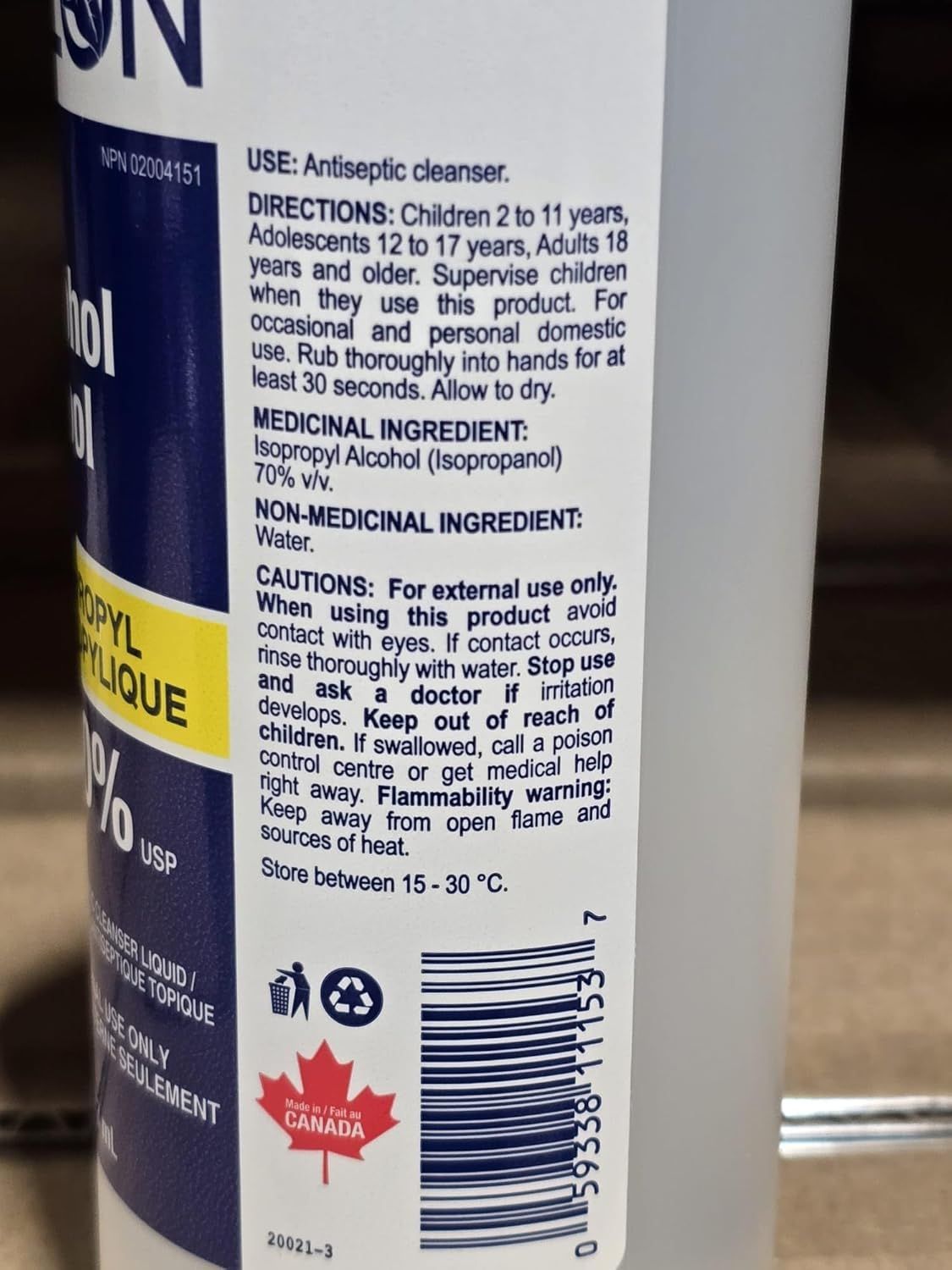 Provides clear directions on how to properly use the antiseptic cleanser, including age-specific guidance and application steps to ensure safe and effective use.