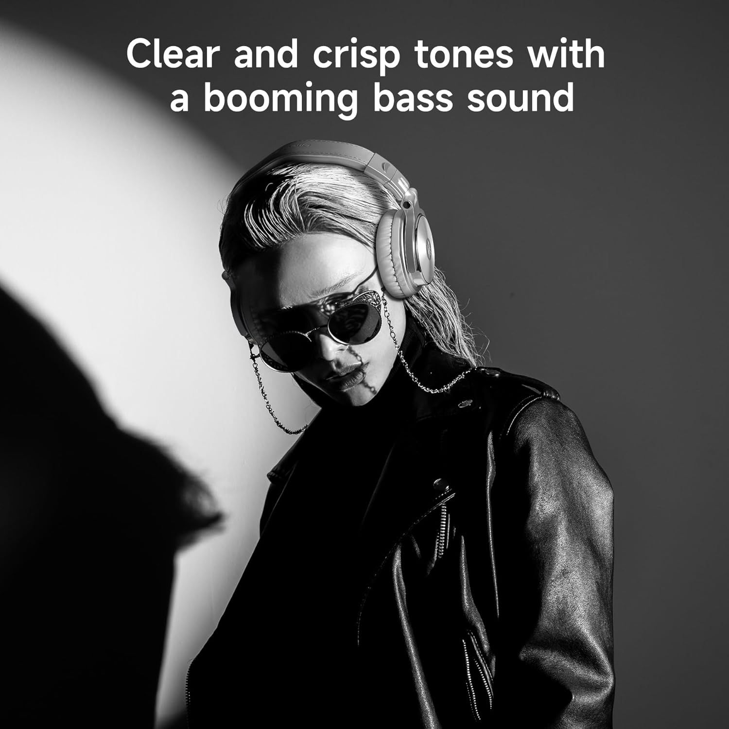 Communicates the superior sound quality of the headphones, emphasizing clear tones and powerful bass to appeal to audio enthusiasts and music lovers.