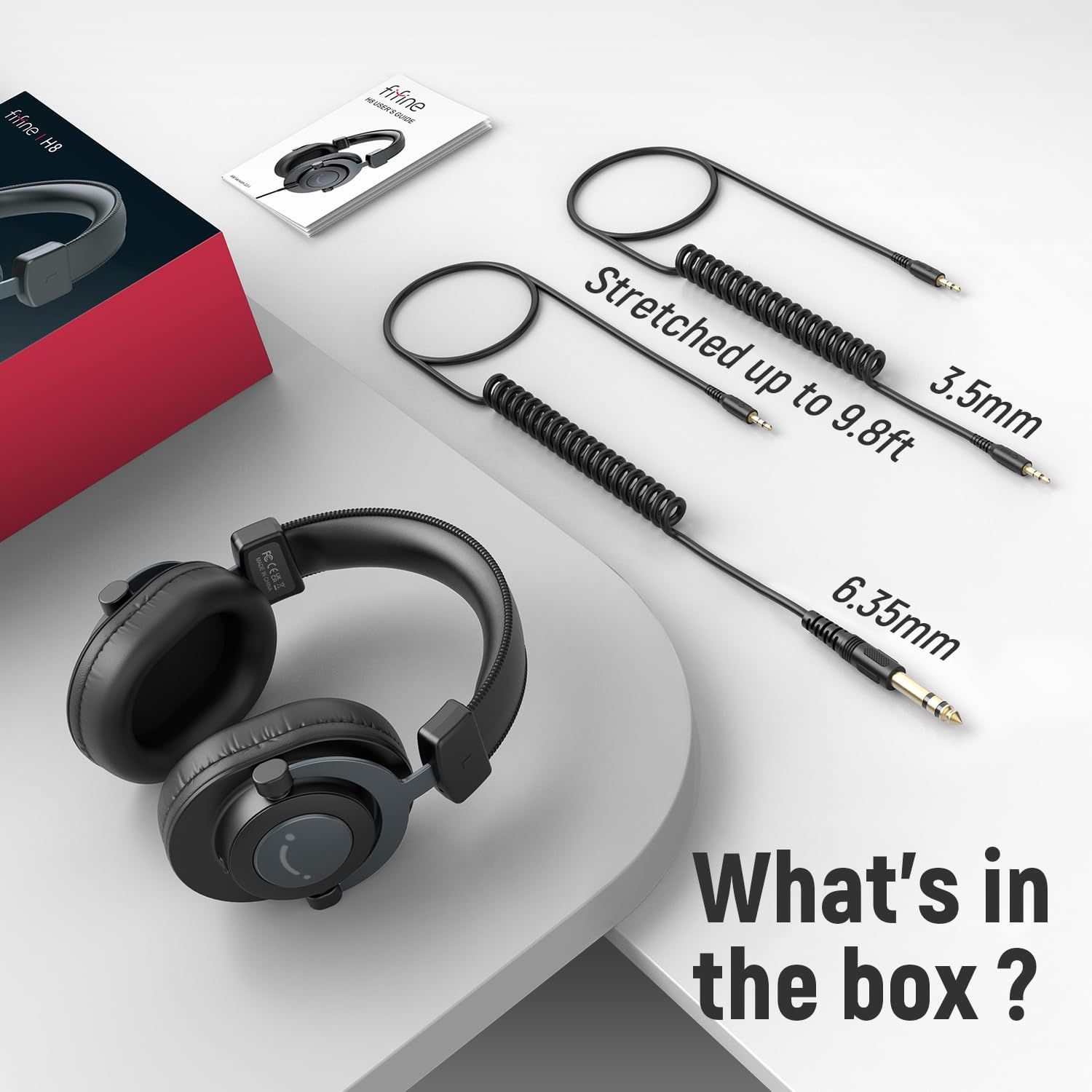 Shows everything included in the box to help shoppers understand what they will receive with their purchase, including the headphones, two audio cables of different lengths, and documentation.