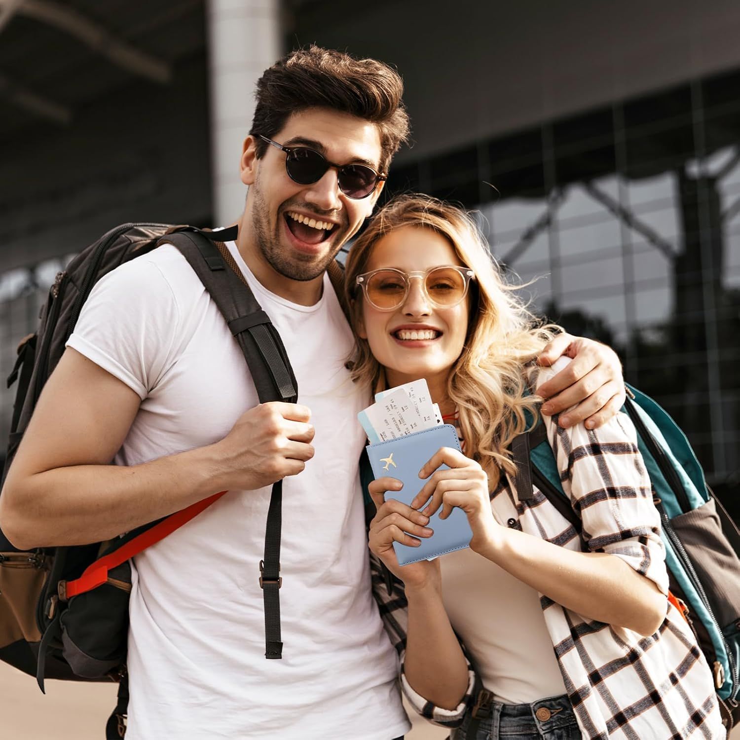 Demonstrates the product's suitability for travel and vacation scenarios, showing it being used by travelers with backpacks and boarding passes.