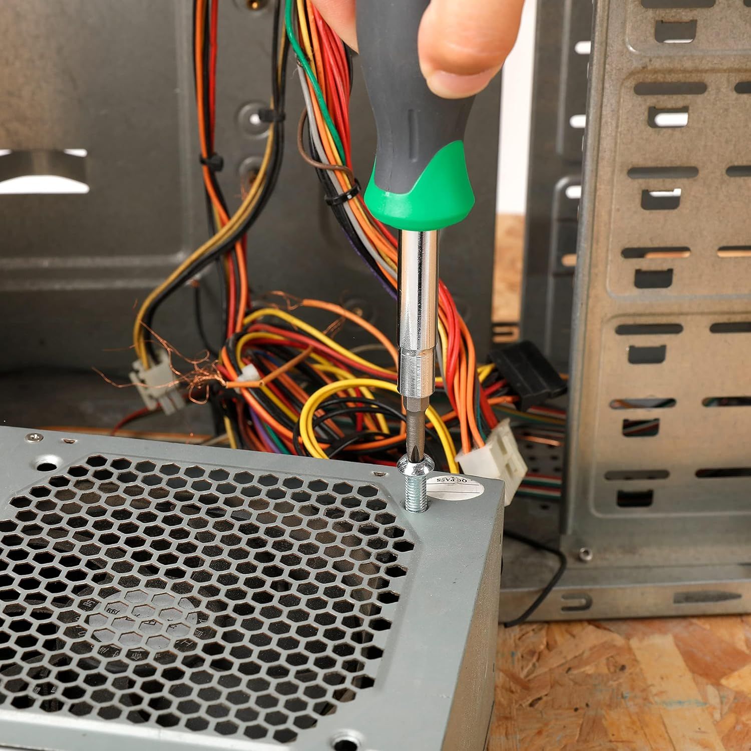Demonstrates how to use a screwdriver tool to assemble or install computer components, showing shoppers the ease of setup or maintenance.
