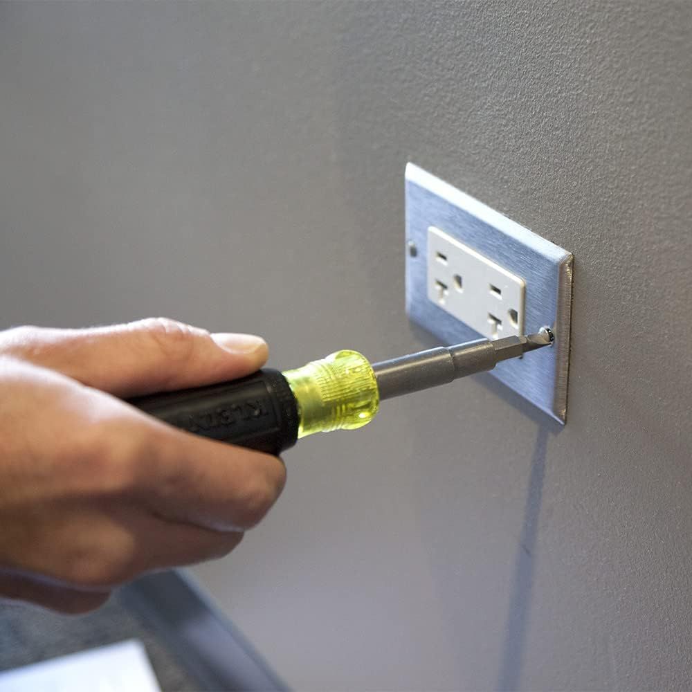 Demonstrates how to install or set up the product using a screwdriver, reassuring shoppers that installation is straightforward and manageable. Communicates the ease of installation as a key…