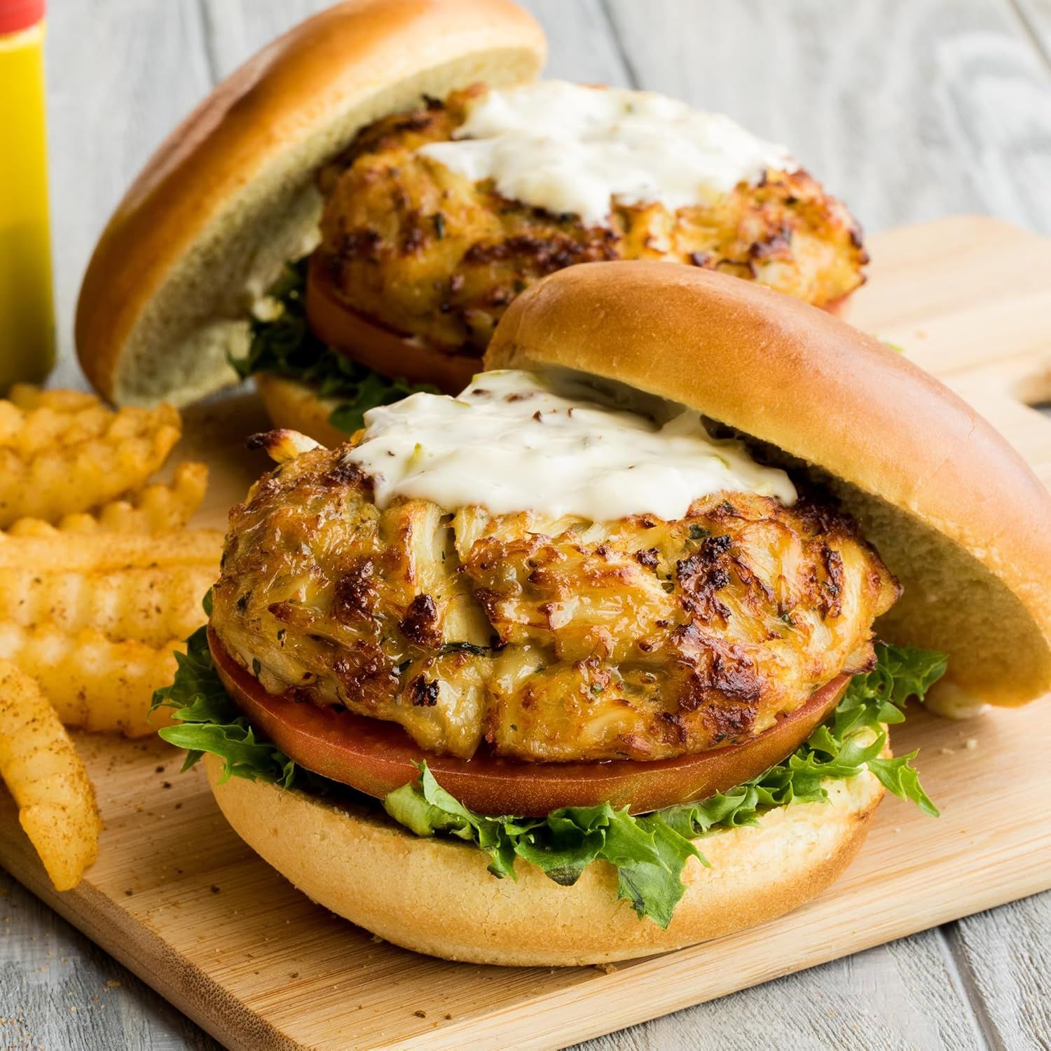Showcases the product in an appetizing, real-world dining context to help shoppers visualize the meal experience and appeal to their appetite.