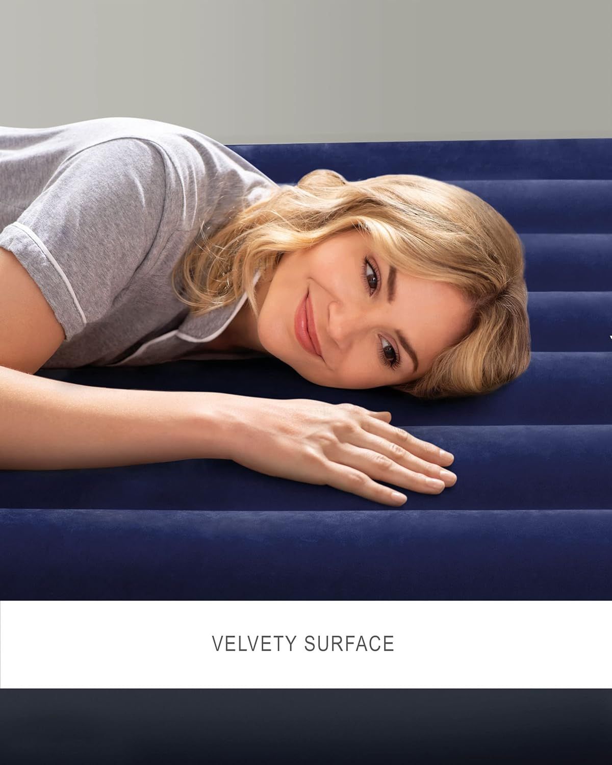 Highlights the soft, velvety texture of the air mattress surface to communicate comfort and premium feel for a better sleep experience.