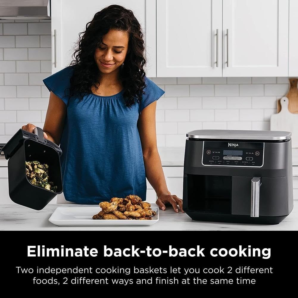 Communicates the convenience of cooking two different foods at the same time using two independent baskets, eliminating the need for sequential cooking.