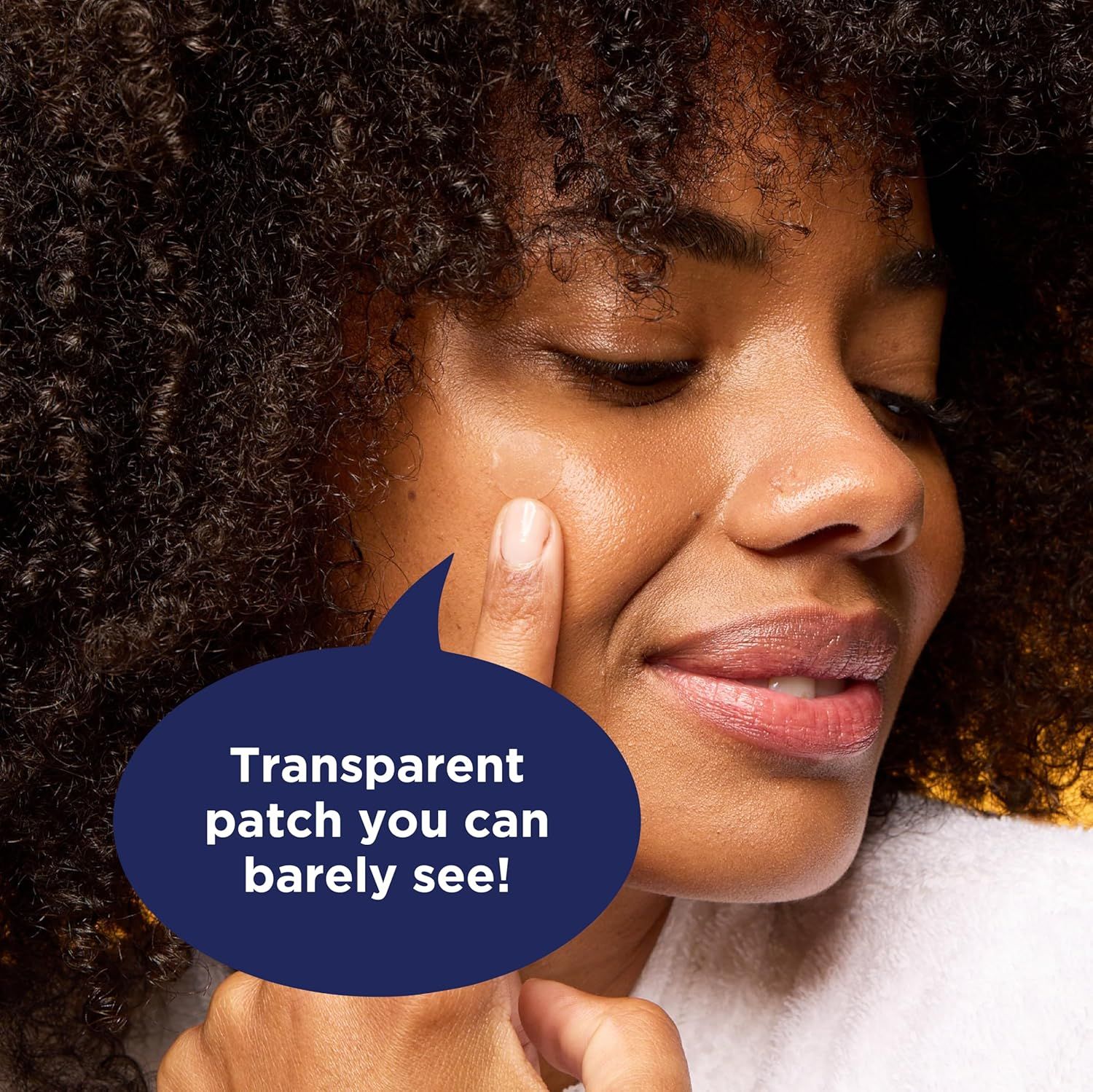 Highlights the product's transparent, nearly invisible design to reassure shoppers that the patch is discreet and won't be noticeable when worn.