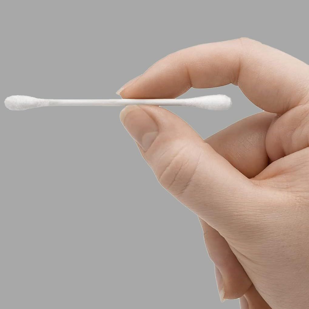 Demonstrates the small, precise size of the cotton swab by showing it held in a hand, reassuring shoppers about its compact design and ease of handling for detailed tasks.