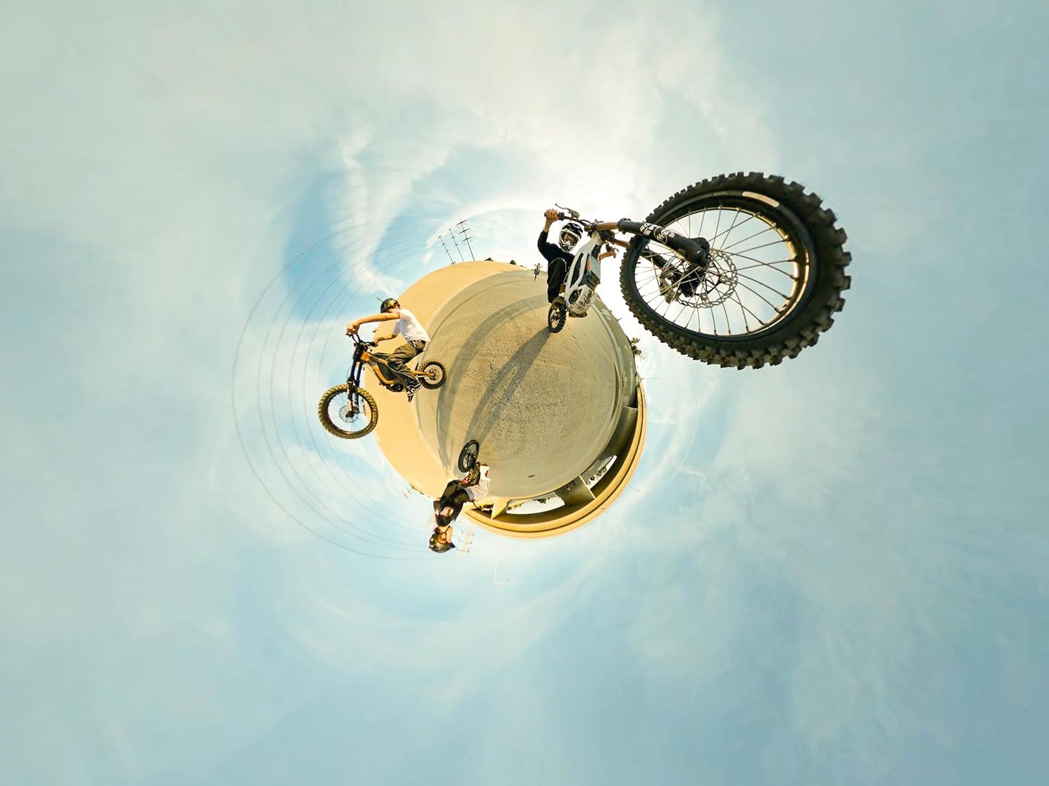 Showcases the product in an exciting real-world outdoor environment to appeal to adventure-seeking customers and demonstrate the product's use in action sports contexts.
