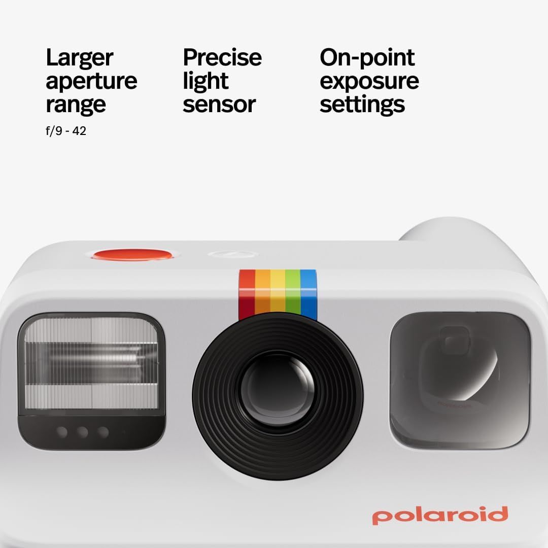 Breaks down the camera's key technical components to educate shoppers about the advanced photography features and build confidence in the product's professional-grade capabilities.