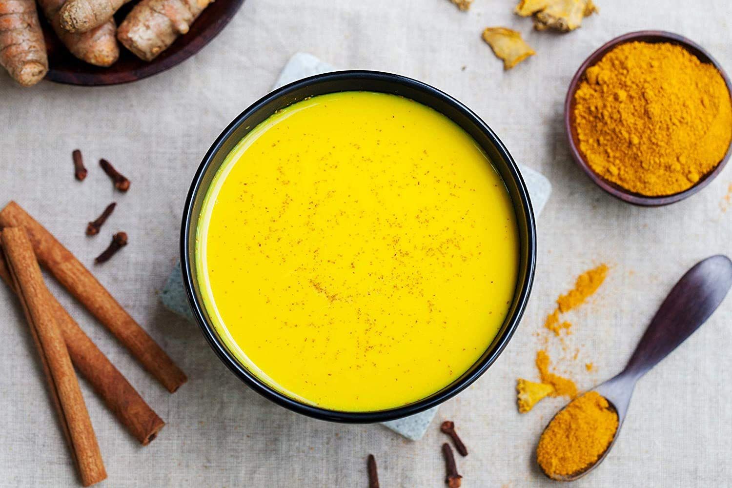 Shows the natural ingredients included in or used to make the product, reassuring shoppers of its wholesome composition and helping them understand what they're getting.