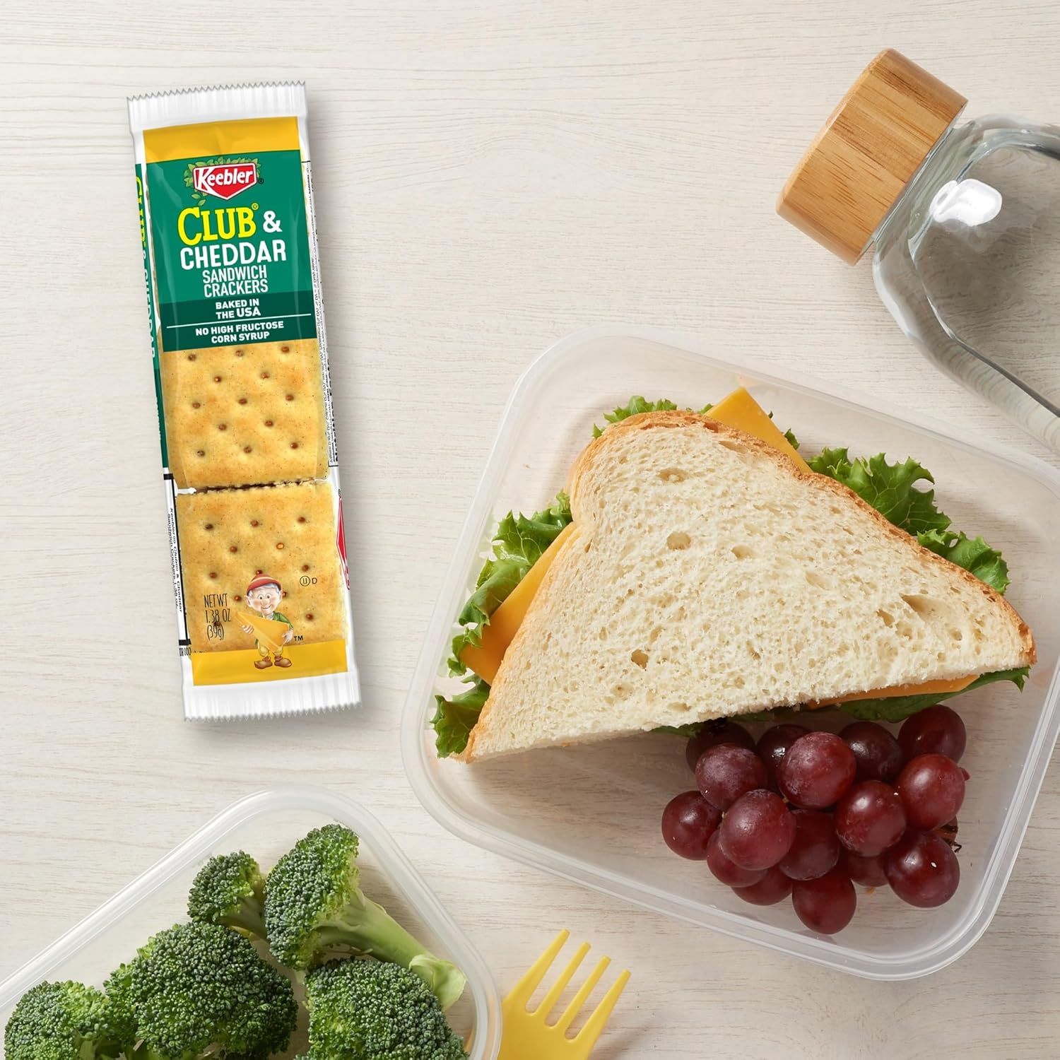 Demonstrates the product in a real-world lunchbox context to help shoppers visualize how the crackers fit into everyday meal occasions and portability.