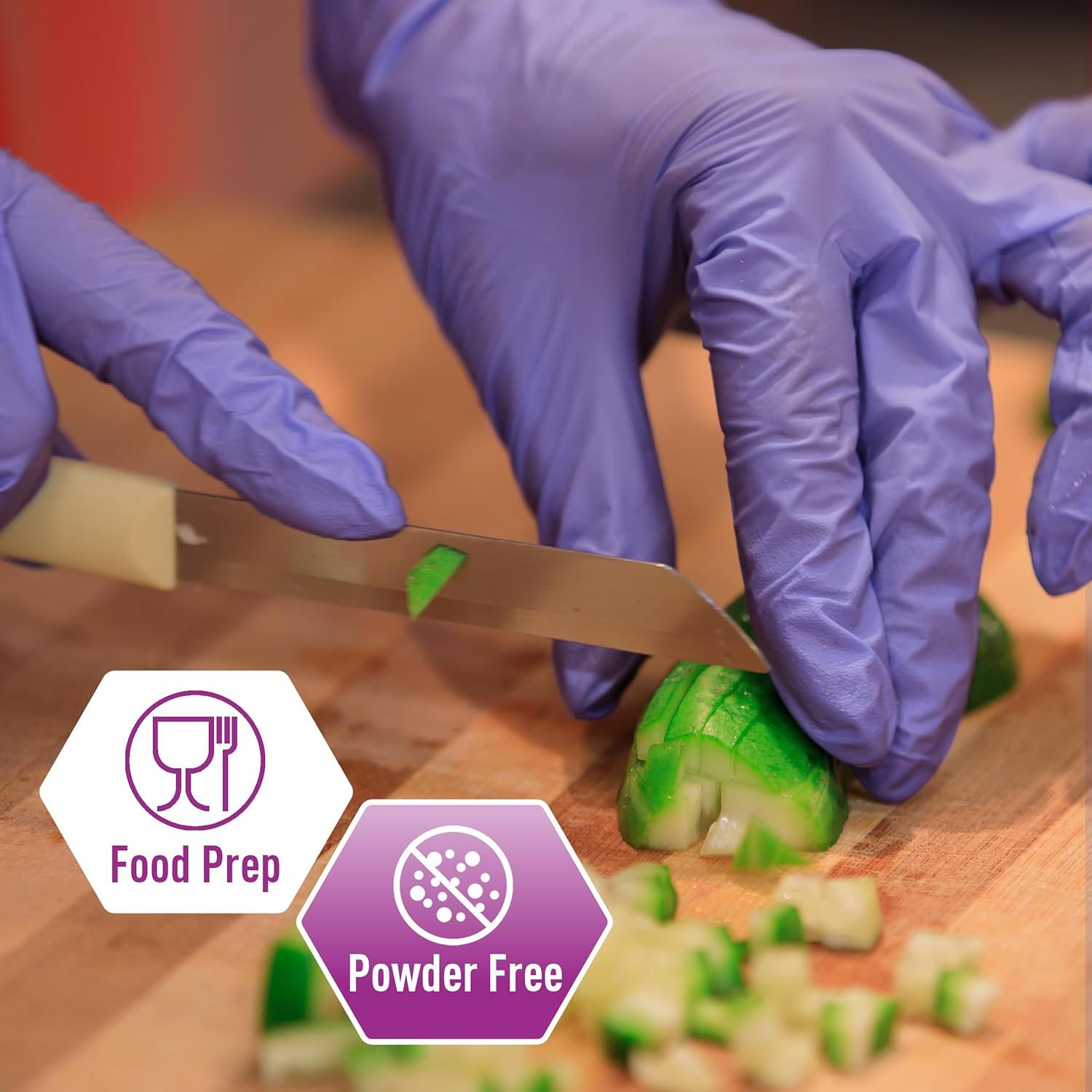 Demonstrates the product's suitability for food preparation tasks while highlighting that the gloves are powder-free, reassuring shoppers about safety and cleanliness in kitchen use.