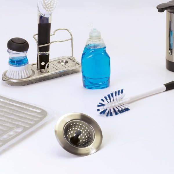 Shows all the items included in the purchase—sink caddy, brushes, dish soap, drain strainer, and drying mat—to help shoppers understand the full value and completeness of the bundle.