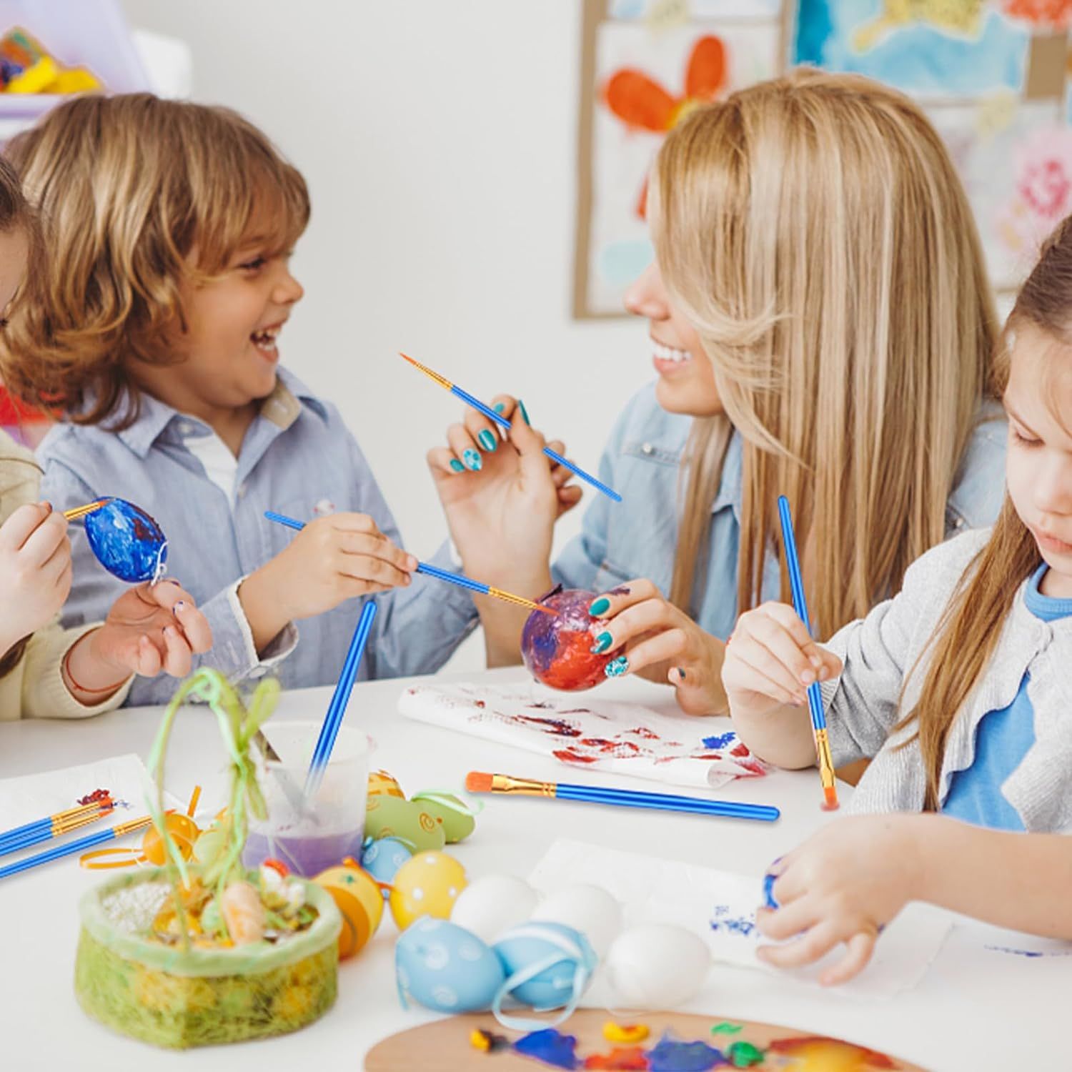 Demonstrates the product being used in a real-world family setting to show how it facilitates creative bonding time between adults and children.
