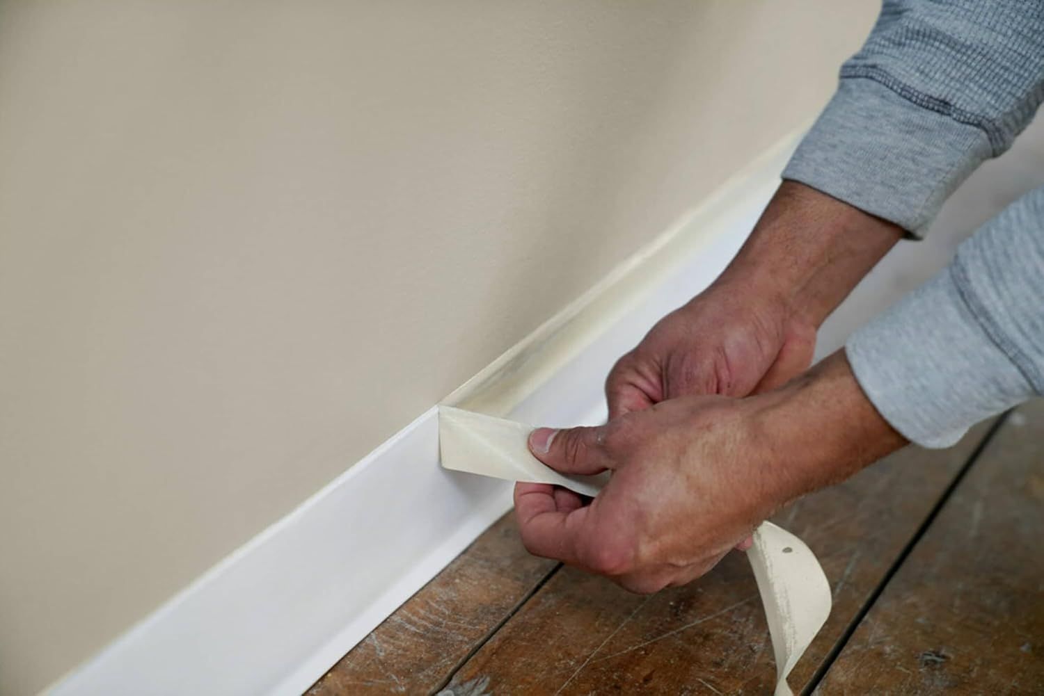 Demonstrates how simple it is to install the product (likely trim or molding) by showing hands applying it to the wall, reassuring shoppers that installation is straightforward and manageable.…