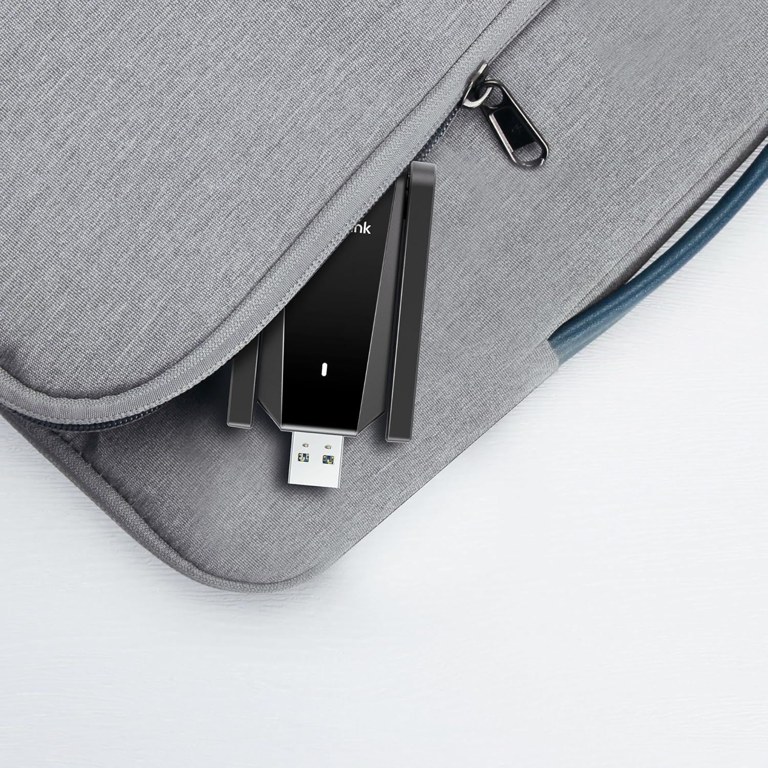 Demonstrates the product's ability to safely store and organize tech accessories like USB drives in dedicated zippered compartments, reassuring shoppers about protection and organization.
