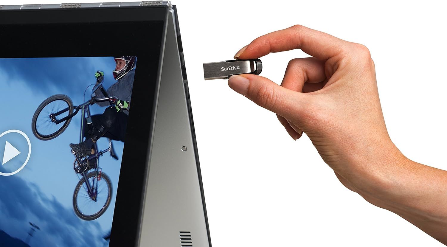 Demonstrates the small, portable size of the SanDisk USB drive by showing it held in a hand, reassuring shoppers that it's easy to carry and store.