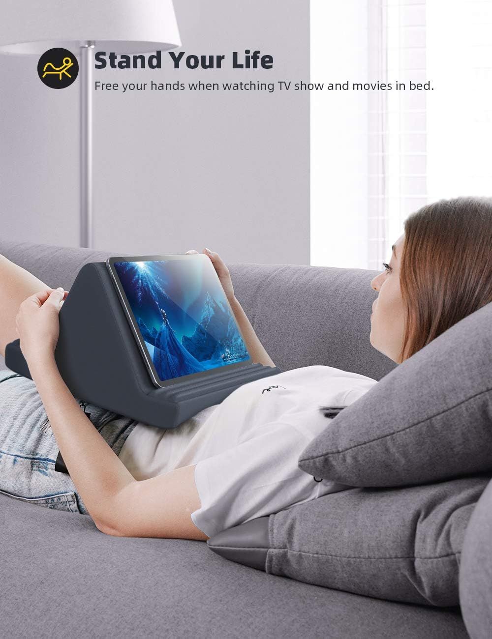 Demonstrates how the tablet pillow stand allows comfortable, hands-free viewing while lying down, freeing the user's hands and providing ergonomic support.