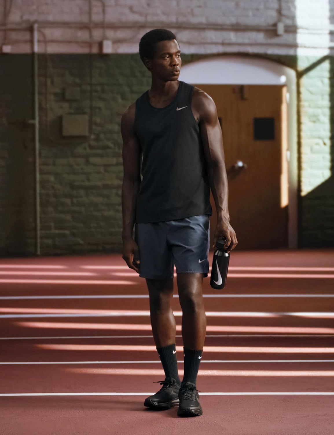 Showcases the product in an authentic athletic environment to help shoppers visualize the product in real-world use and connect emotionally with the brand's performance positioning.
