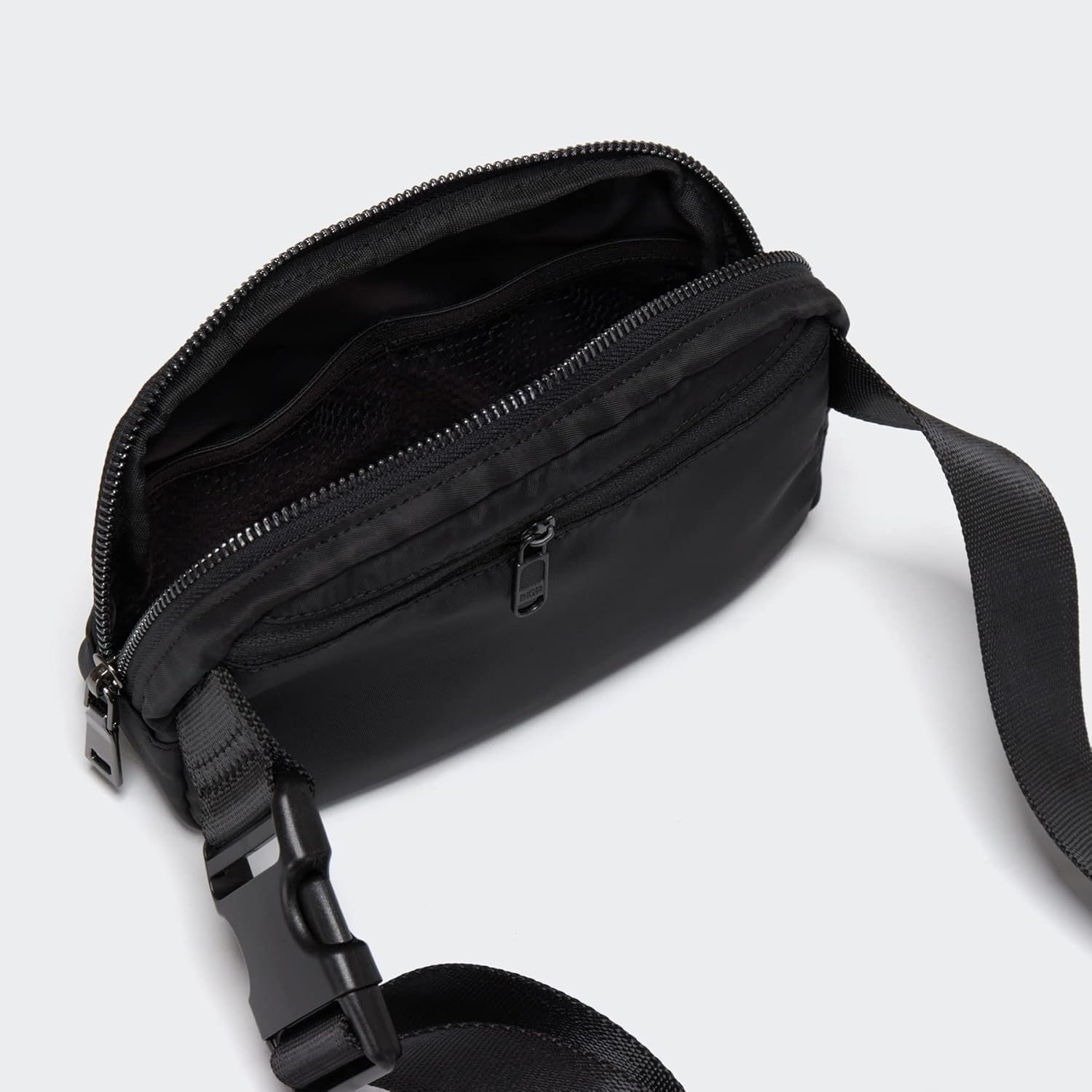 Provides a clean, catalog-style view of the bag showing its construction, compartments, and strap details without distractions.