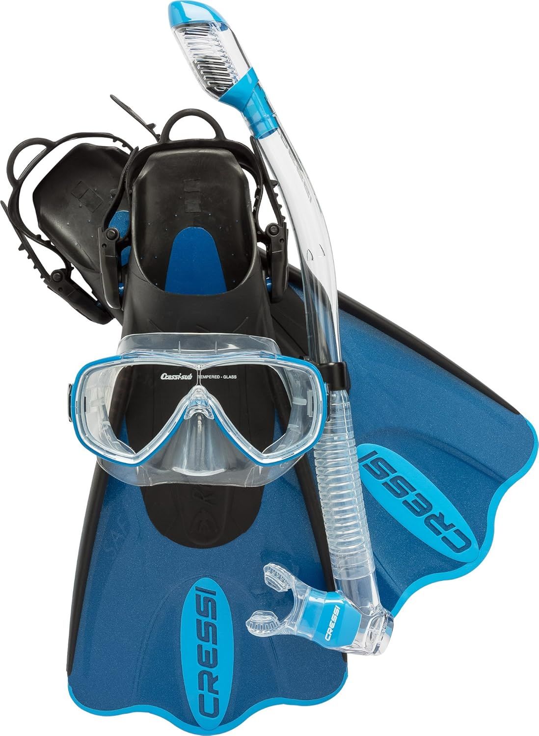Shows all the items included in the snorkeling kit (mask, snorkel, fins) so the shopper understands they are getting a complete set ready for use.