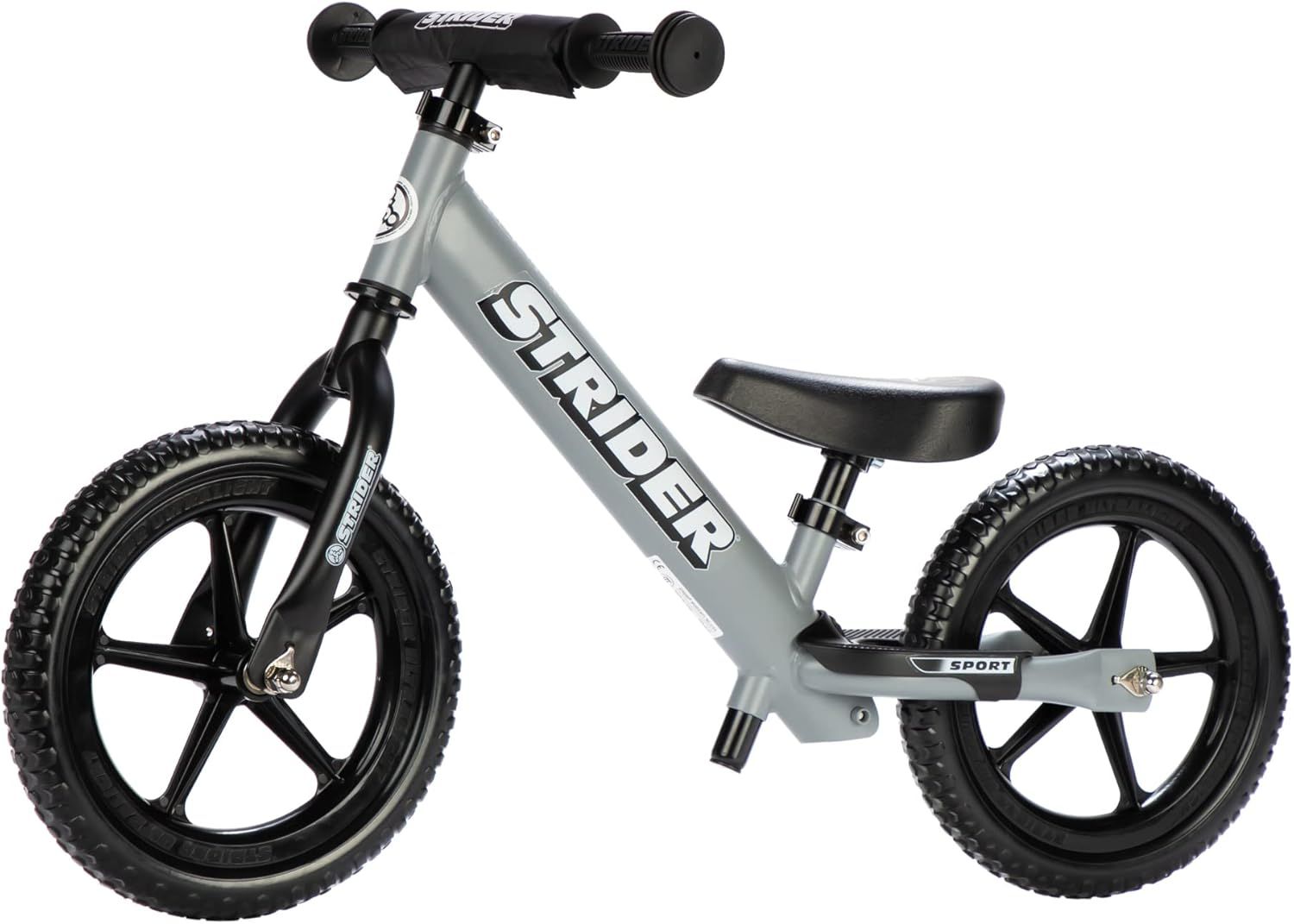 Provides a clear, unobstructed view of the balance bike on a white background for shoppers to see the product details without distractions.