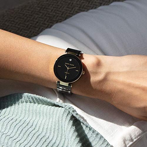 Demonstrates how the watch looks when worn in a casual, everyday setting to help shoppers visualize the product on themselves.