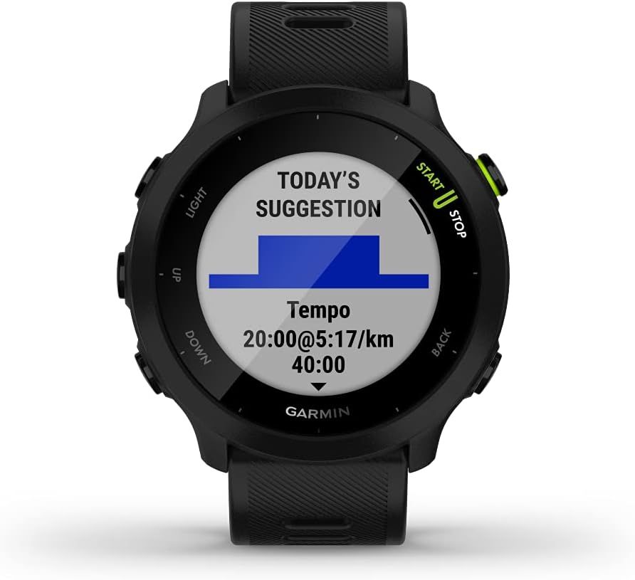 Demonstrates the watch's intelligent training suggestion feature that provides personalized workout recommendations based on tempo and performance data.