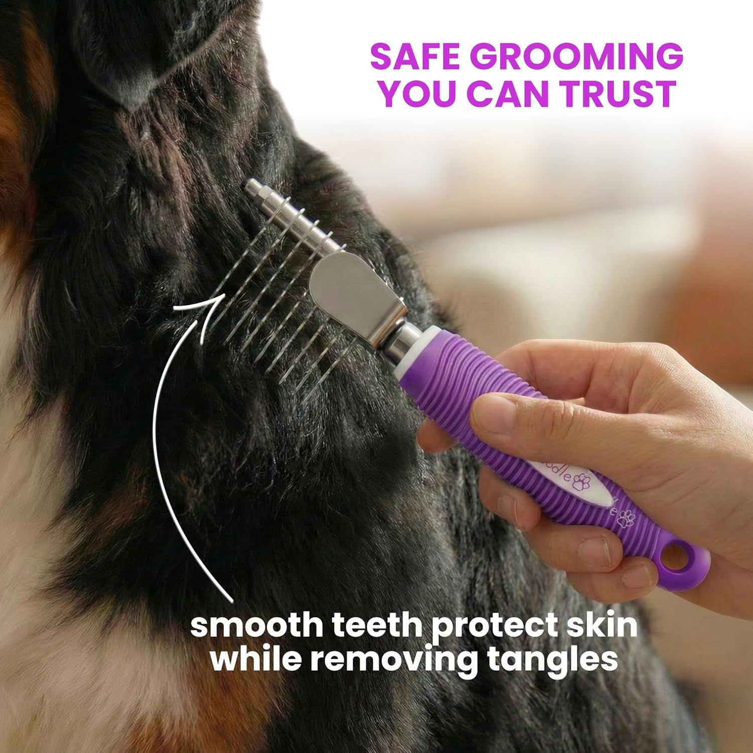 Demonstrates that the grooming tool features smooth teeth that protect the pet's skin while effectively removing tangles, reassuring pet owners of safe and gentle grooming.