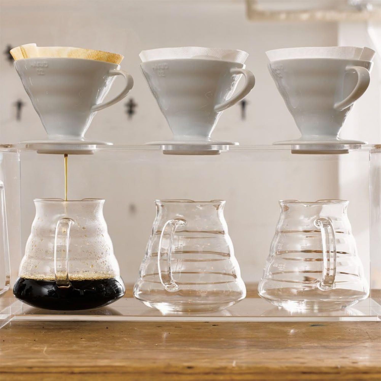 Demonstrates the sequential stages of pour-over coffee brewing to help shoppers understand how to use the product and visualize the brewing process from start to finish. Shows the simplicity and…