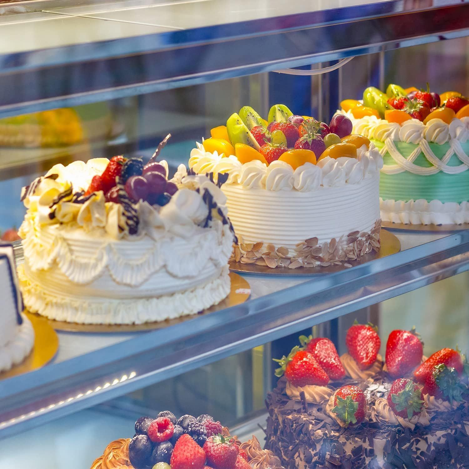 Demonstrates the product in use in a professional bakery setting, showing its real-world application for displaying cakes.