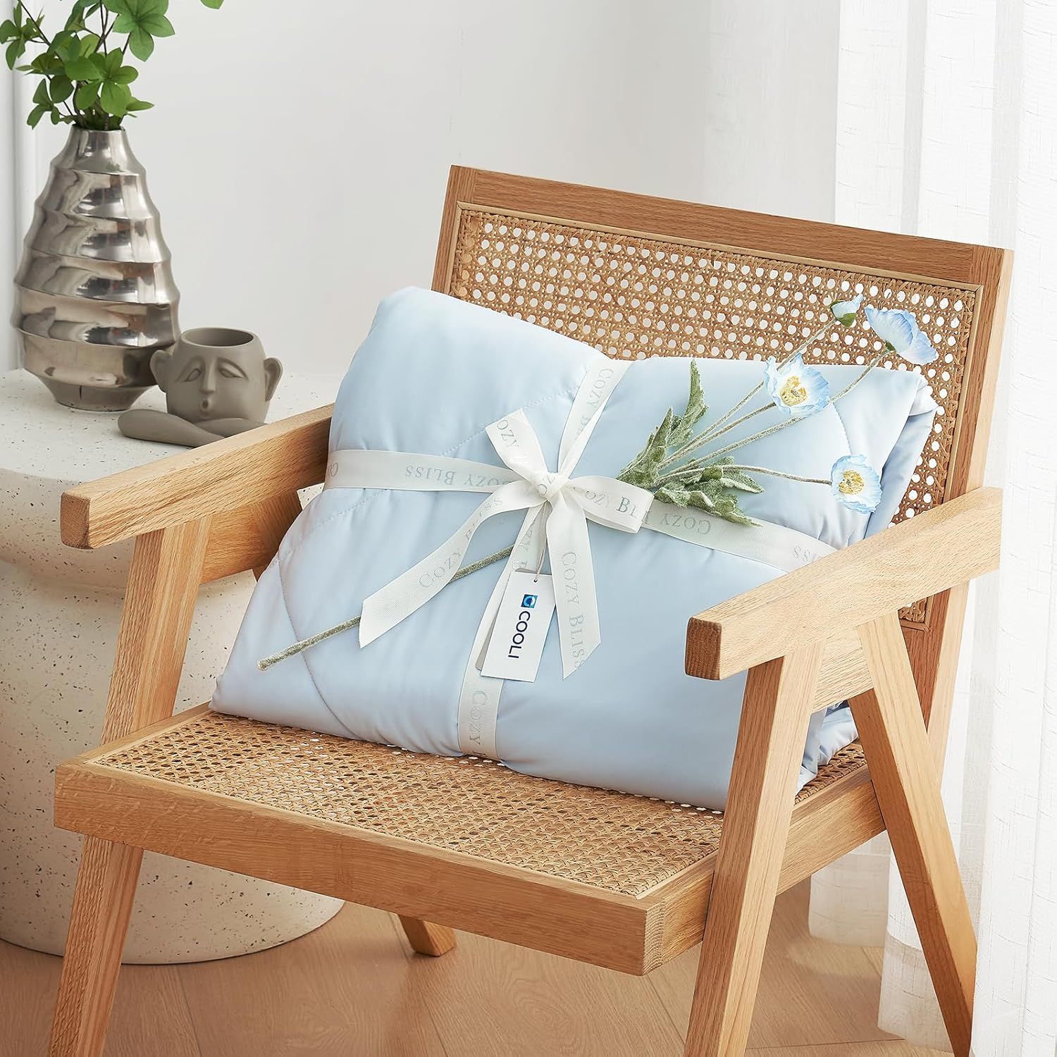 Positions the product as a gift option with elegant wrapping and presentation, appealing to shoppers looking for gifting occasions.